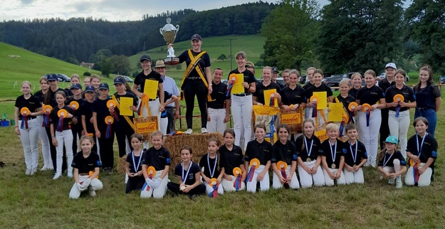 Teilnehmer des Jungzüchterwettbewerbes ( Foto Ulrike Schätzle)