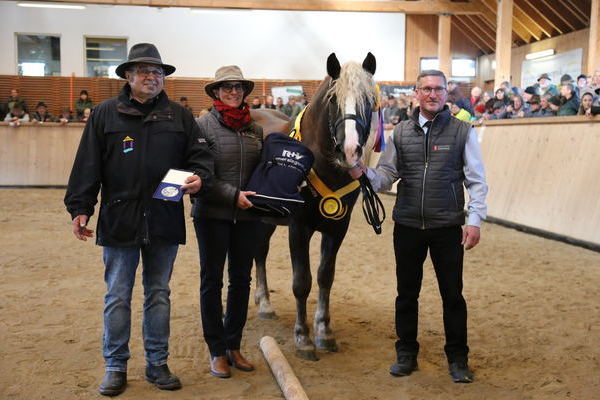 Ehrung Willi Kuri FN Plakette